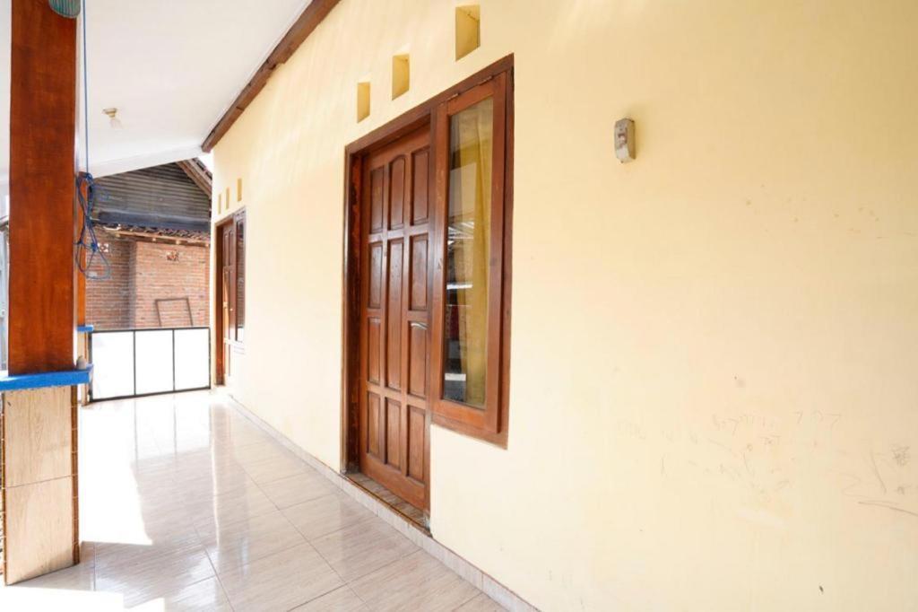 Spot On 92480 Iwn Homestay Syariah Banyuwangi  Exterior photo