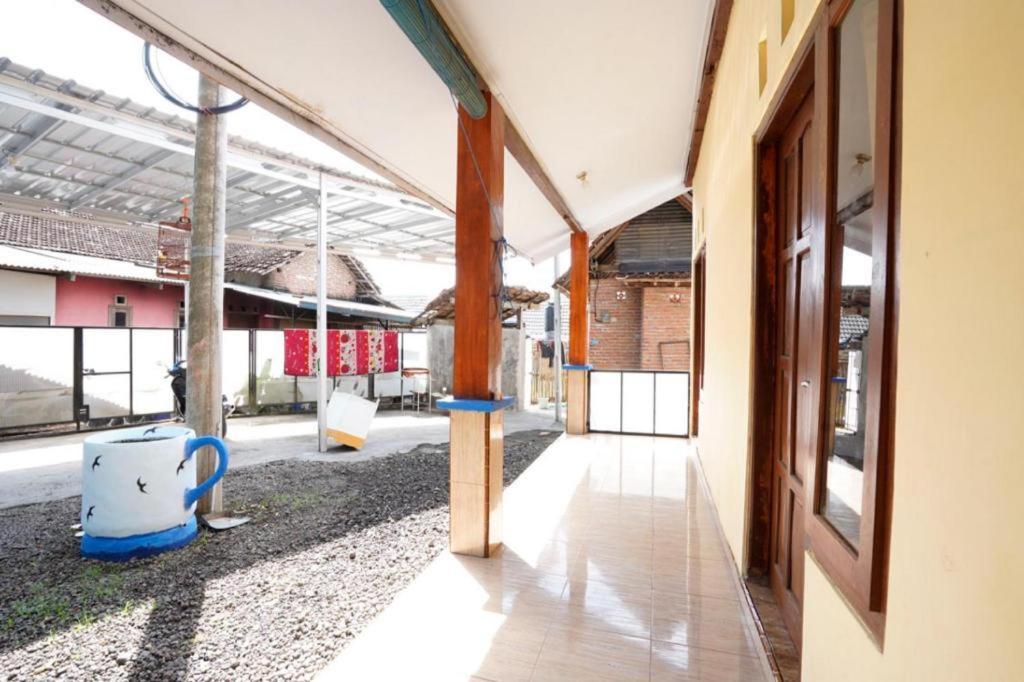 Spot On 92480 Iwn Homestay Syariah Banyuwangi  Exterior photo